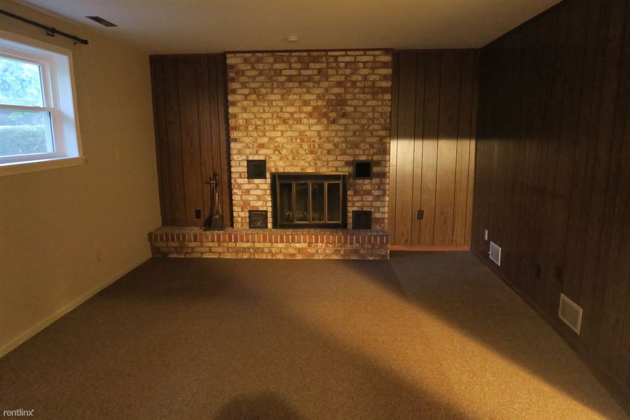 808 Thompson St - Photo 3 of 17