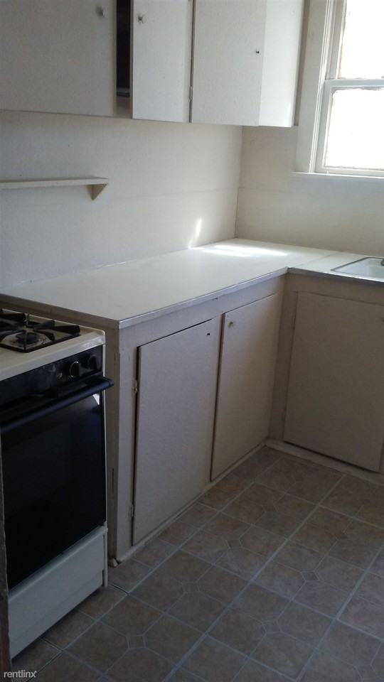 301 Sheldon St - Photo 2 of 7