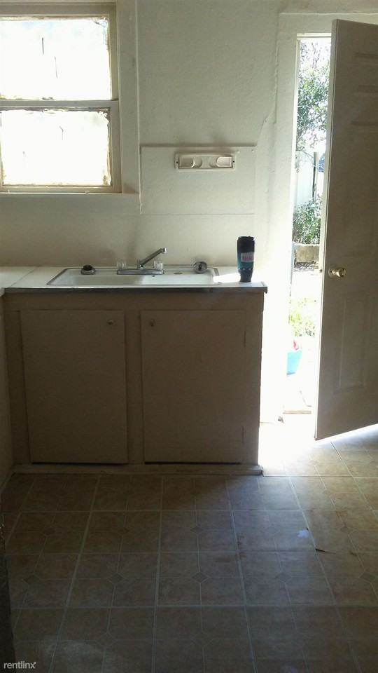 301 Sheldon St - Photo 3 of 7