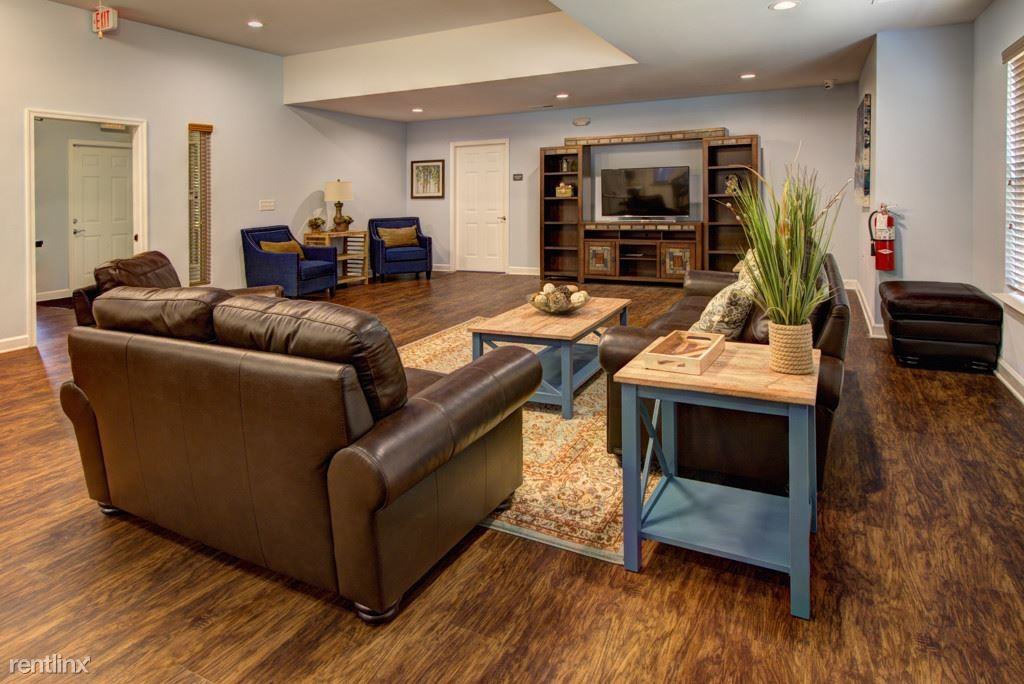 Oxford Crossing Apartments - Photo 2 of 11