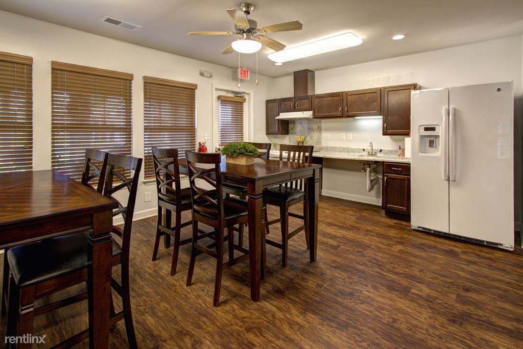 Oxford Crossing Apartments - Photo 3 of 11