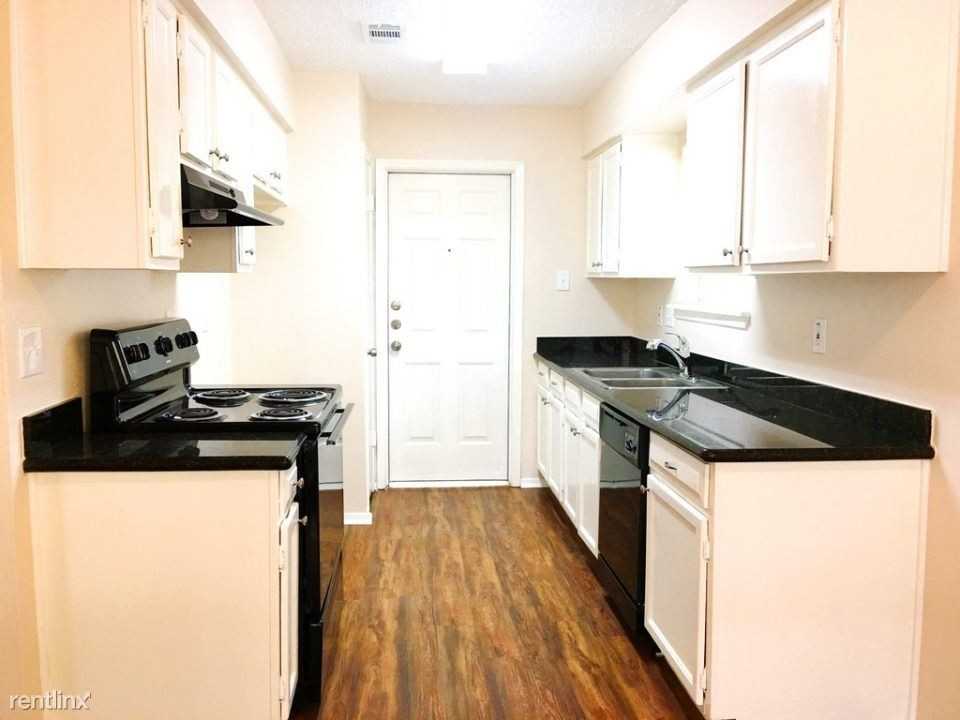 16214 Valinda Dr - Photo 3 of 10