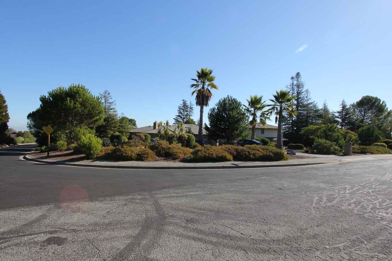 198 Crest Road - Photo 3 of 7