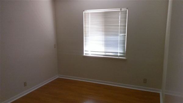 454 Lloyd Ave - Photo 3 of 6