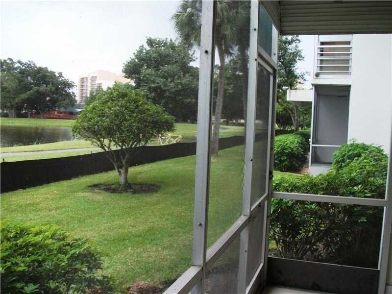 2751 N Palm Aire Dr #107