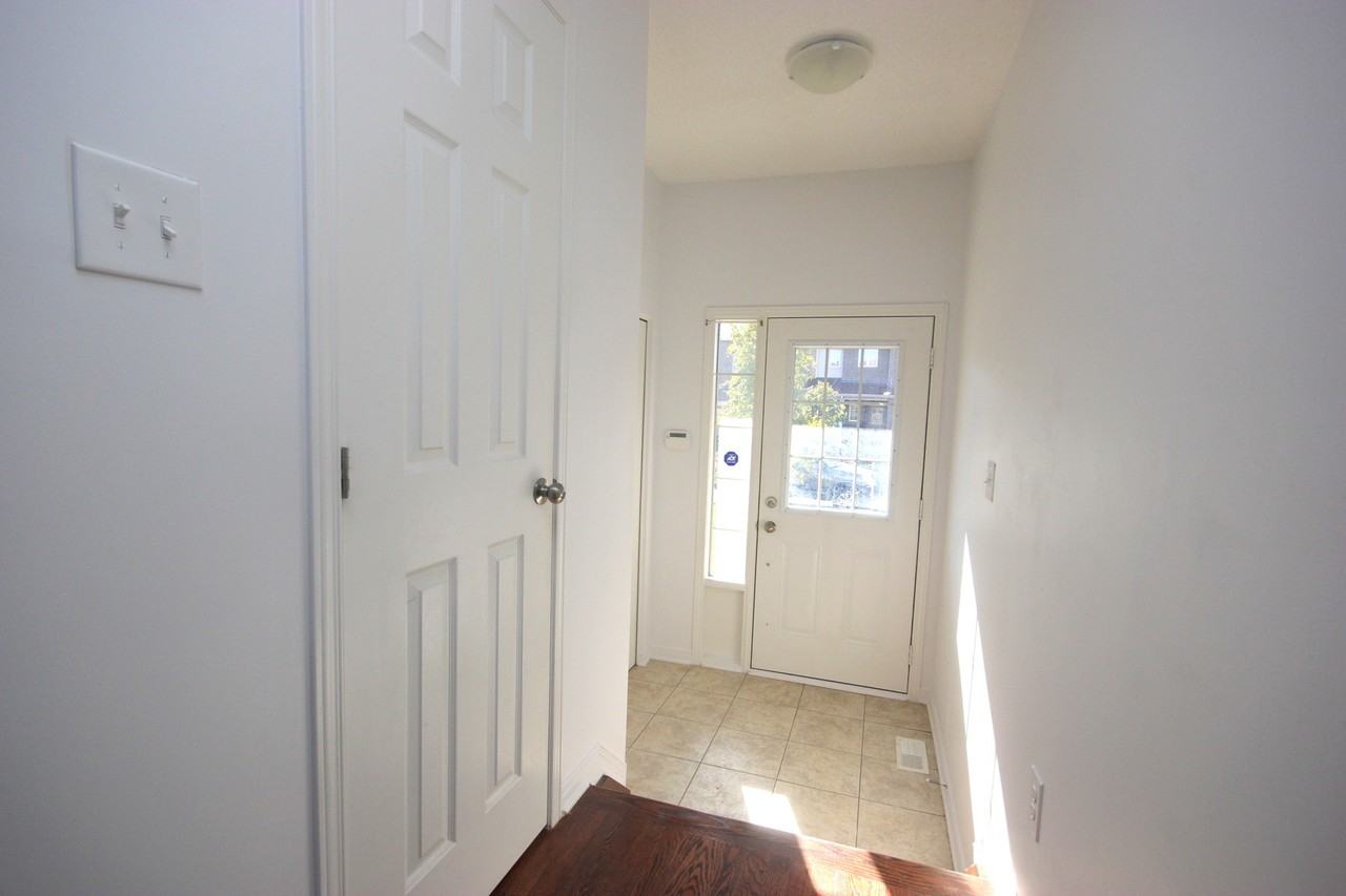 203 Rolling Meadow Crescent - Photo 2 of 12