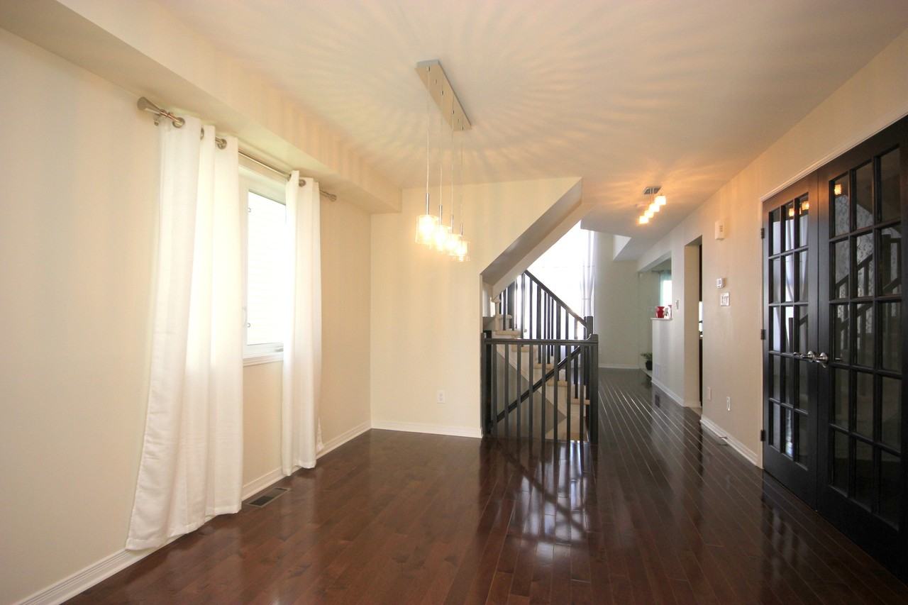 243 Rolling Meadow Crescent - Photo 3 of 12