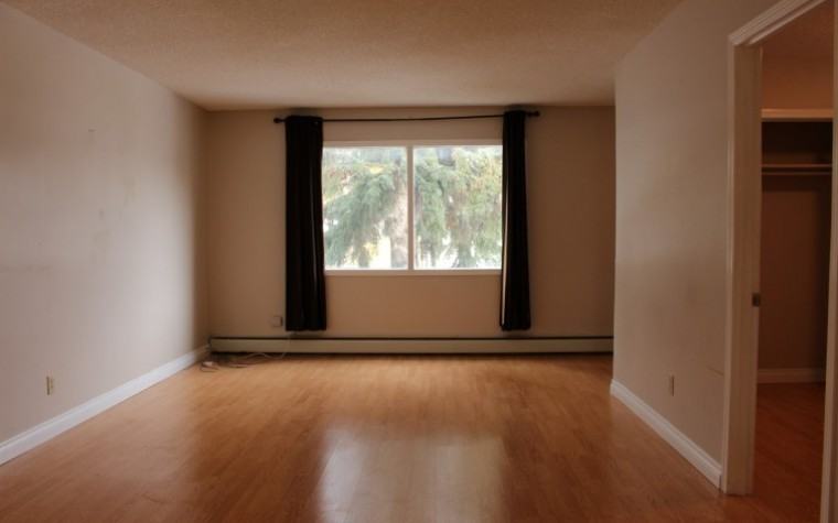 1210 14 St W - Photo 2 of 13