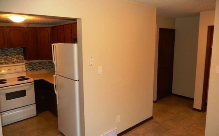 308 109th Street West - Photo 3 of 10