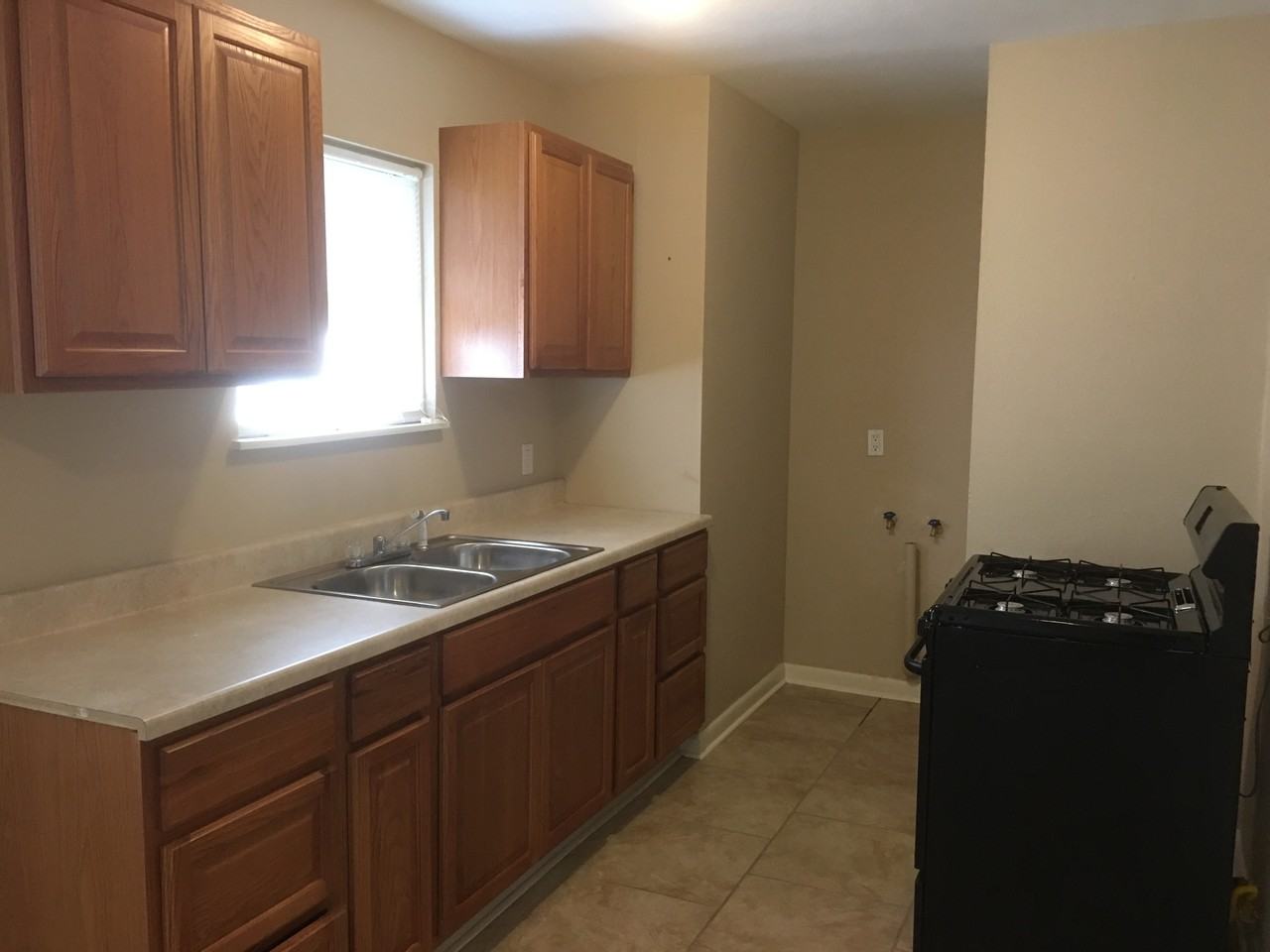 3808 Washington St - Photo 3 of 10