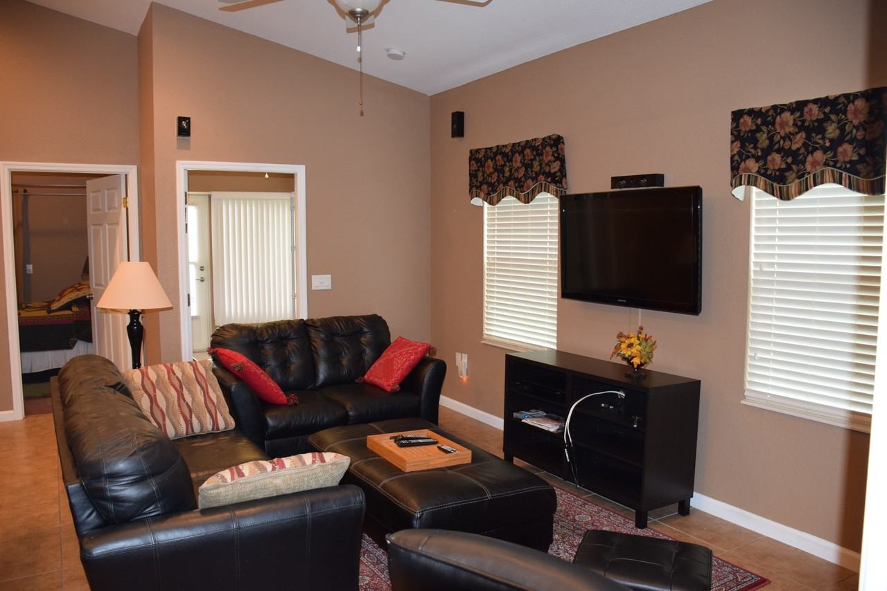 1066 Deer Creek Blvd - Photo 3 of 25