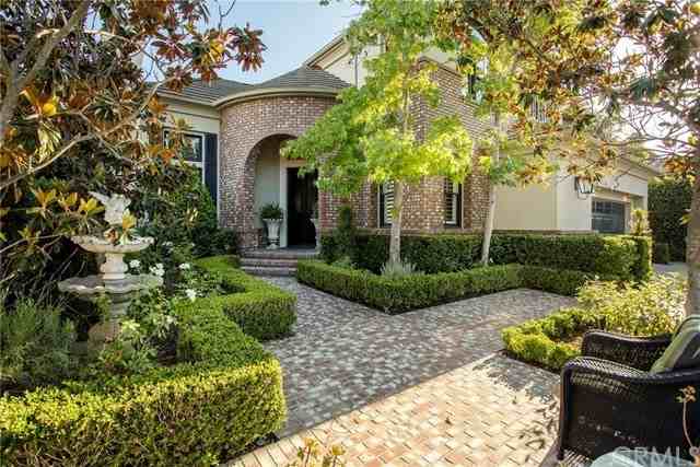 5 Colonial Dr - Photo 2 of 25