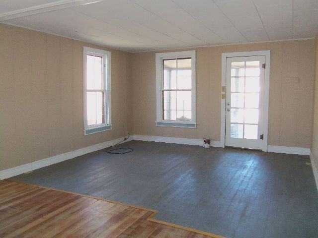 108 E Oak St - Photo 3 of 12