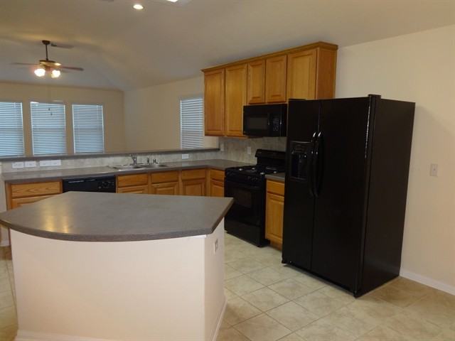 852 Rock Harbor Ln - Photo 3 of 12