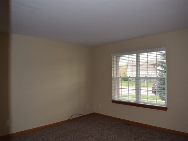 2291 Oakwood Dr - Photo 2 of 17
