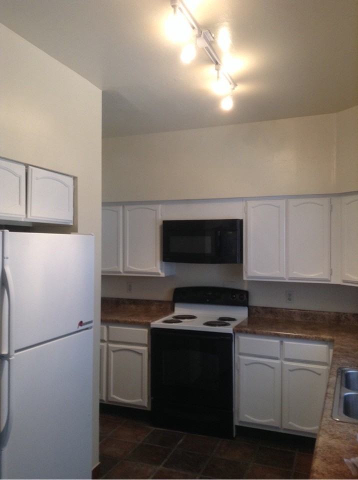 1028 E Silver St - Photo 2 of 13