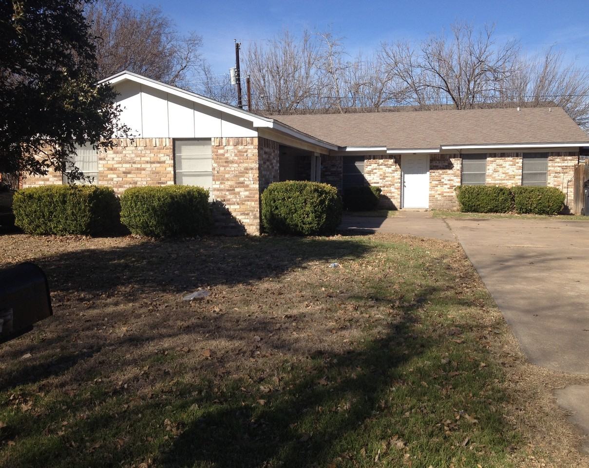 3313 Wingate Dr - Photo 2 of 8