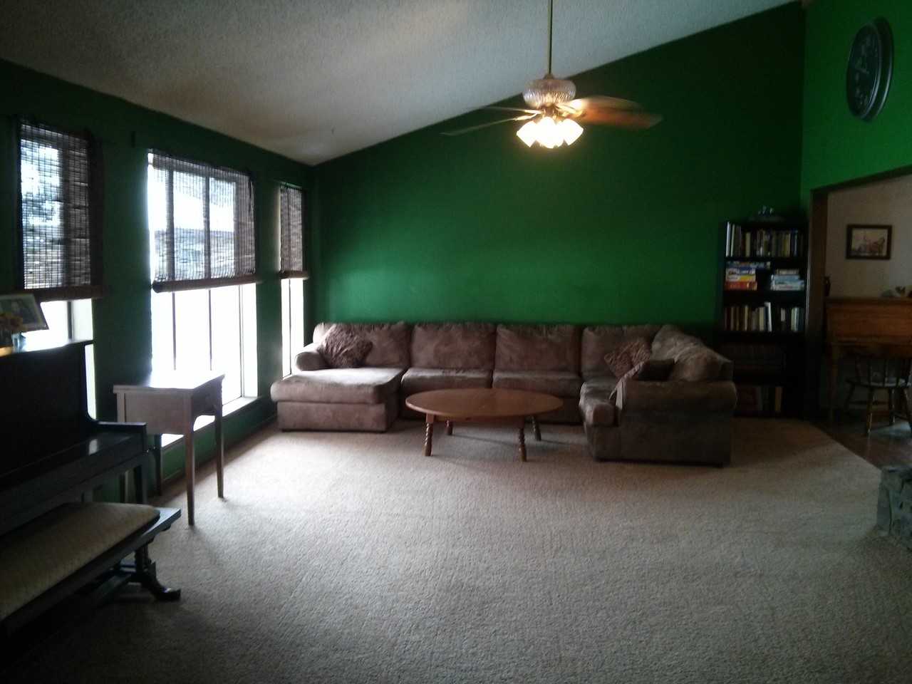 9028 N Shannon Ave - Photo 3 of 16