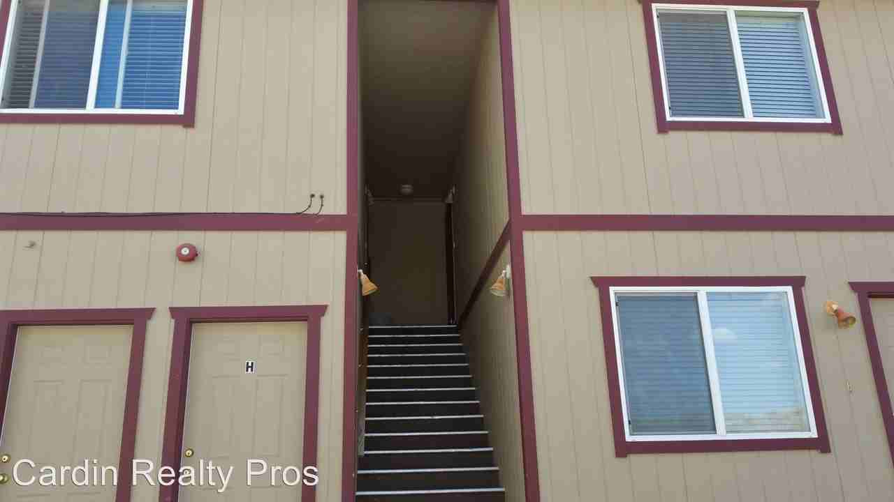 1240 W Newlands Dr - Photo 2 of 5