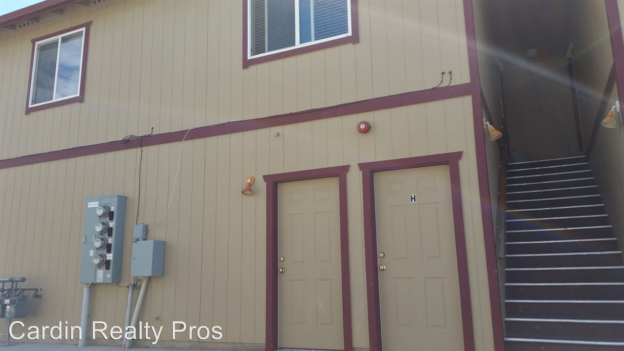 1240 W Newlands Dr - Photo 3 of 5