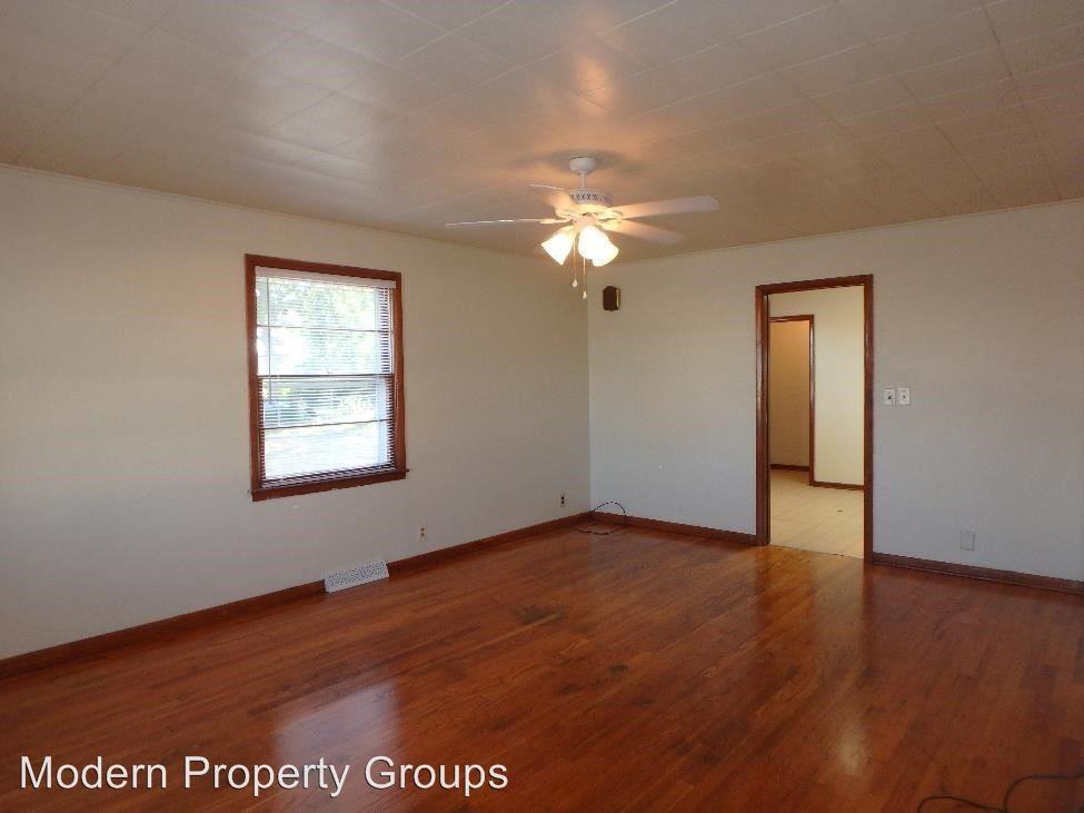 4 Austin Ave - Photo 3 of 17