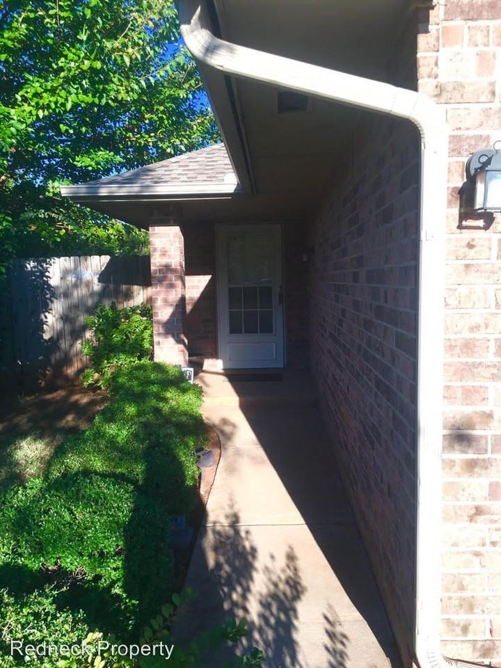 6021 Fox Run Way - Photo 2 of 25