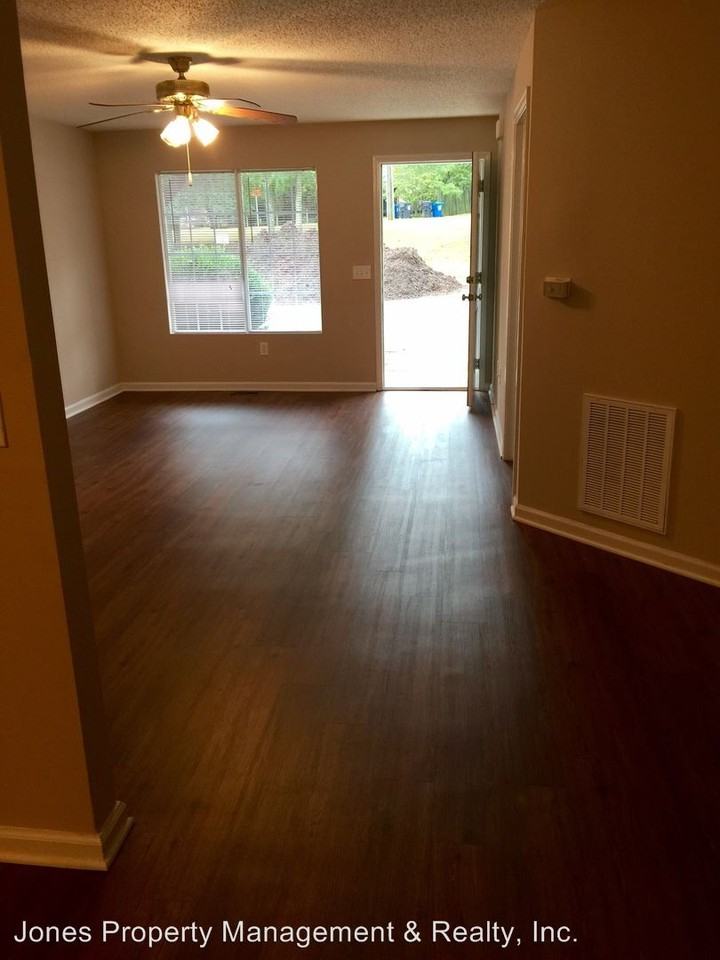 John Street - Photo 3 of 4