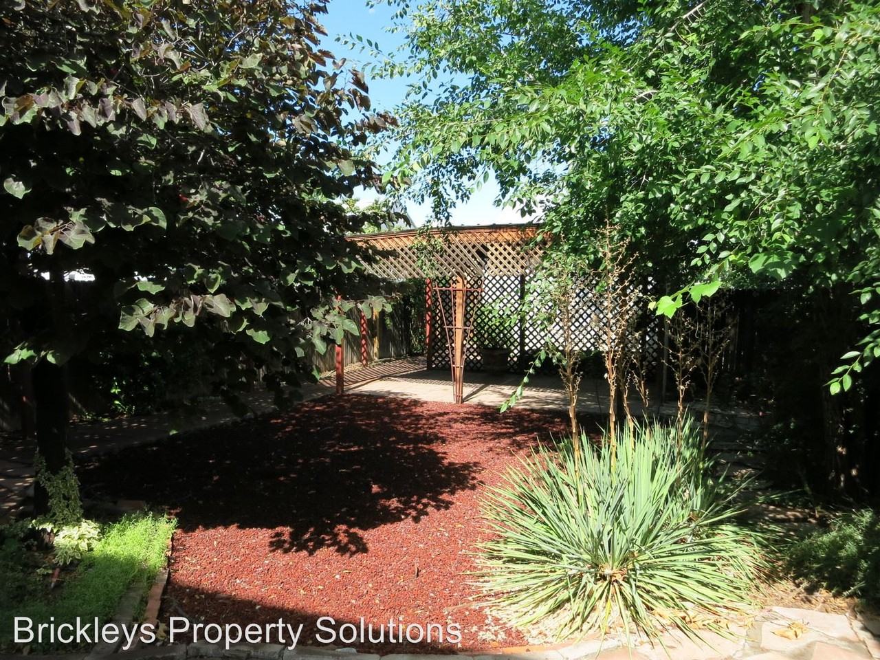 376 Los Ranchos Rd NW - Photo 2 of 16