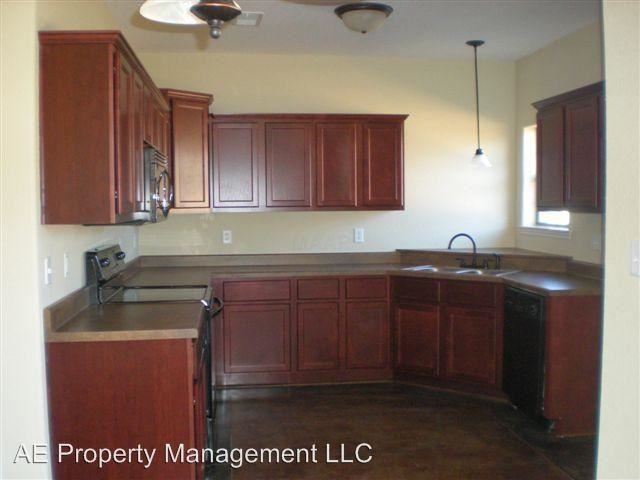 240 Redcedar Cove - Photo 3 of 8