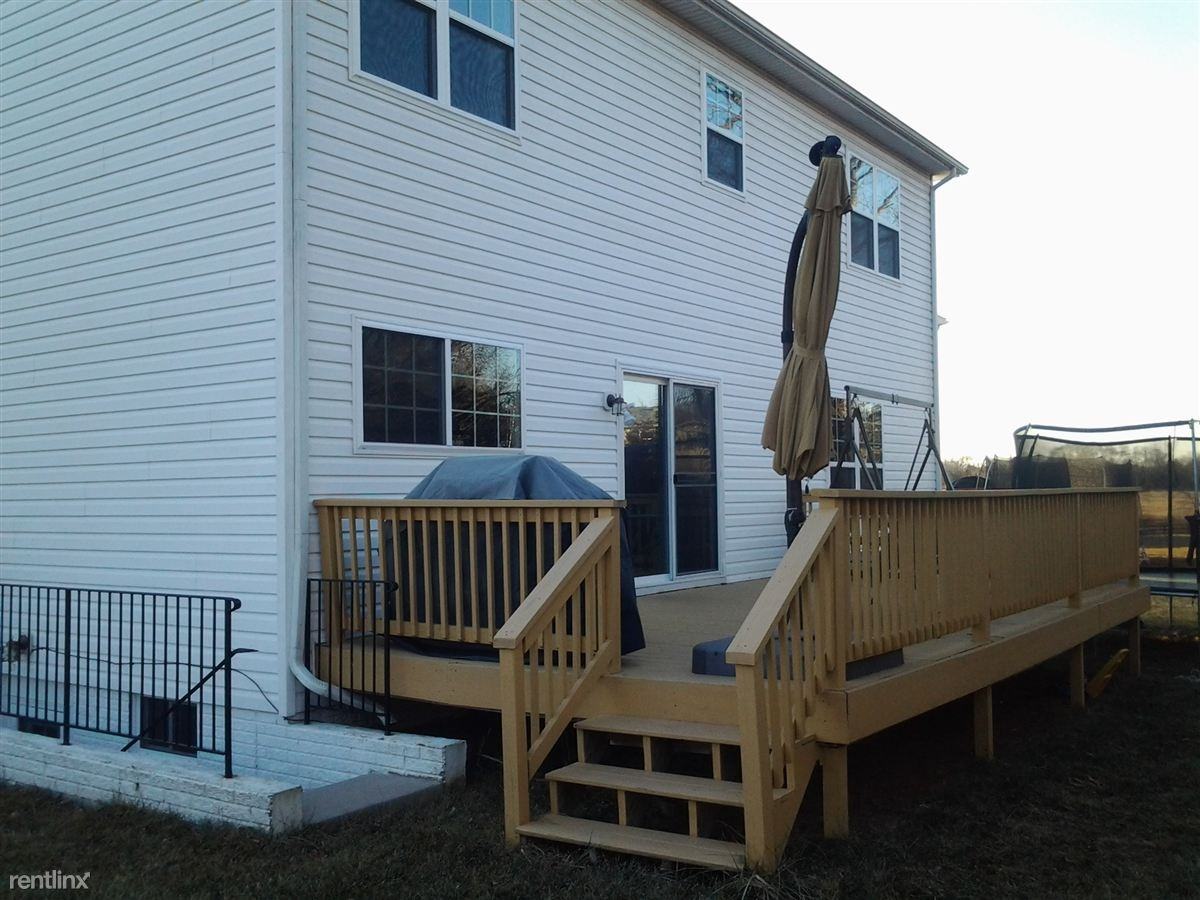 136 Roseville Ct - Photo 2 of 10