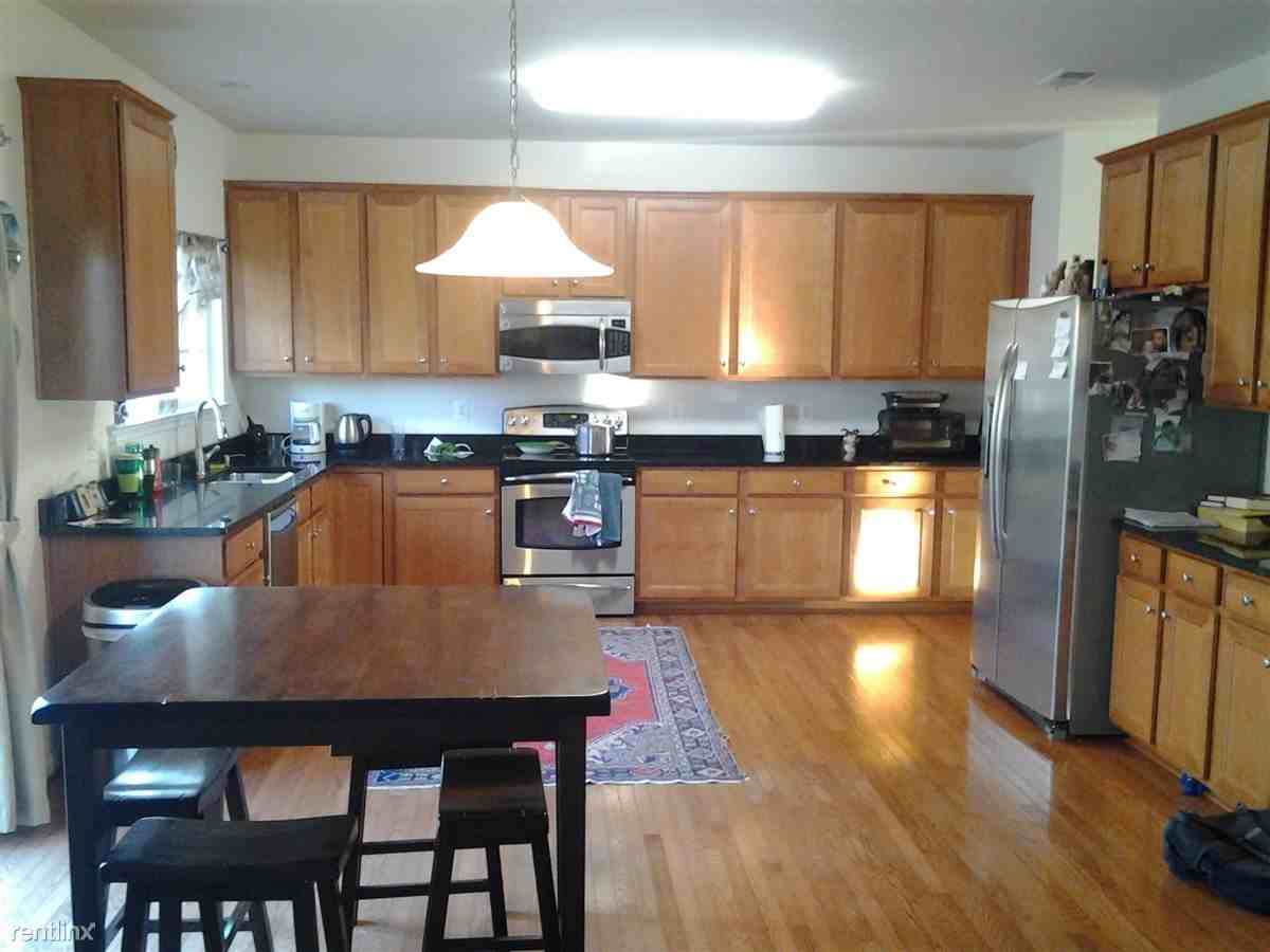 136 Roseville Ct - Photo 3 of 10