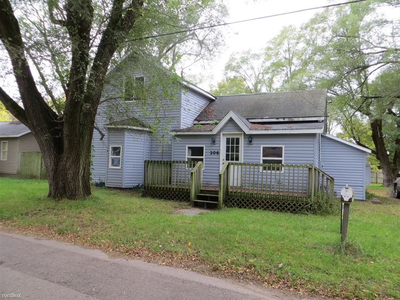 206 Pleasant St - Photo 2 of 19