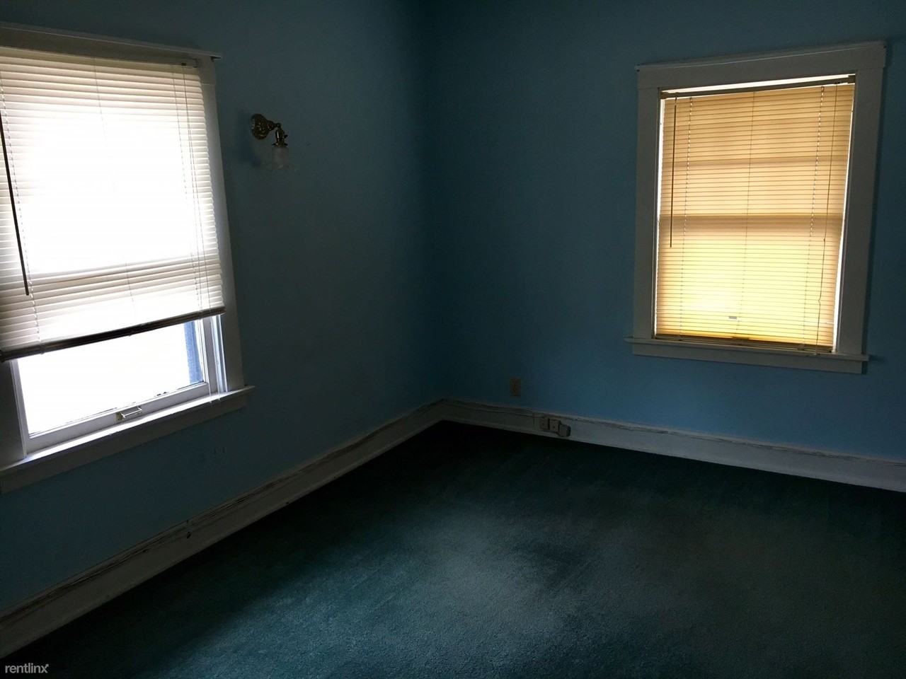 208 N Walnut St - Photo 2 of 10