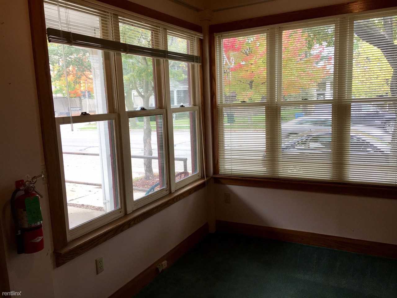 208 N Walnut St - Photo 3 of 10