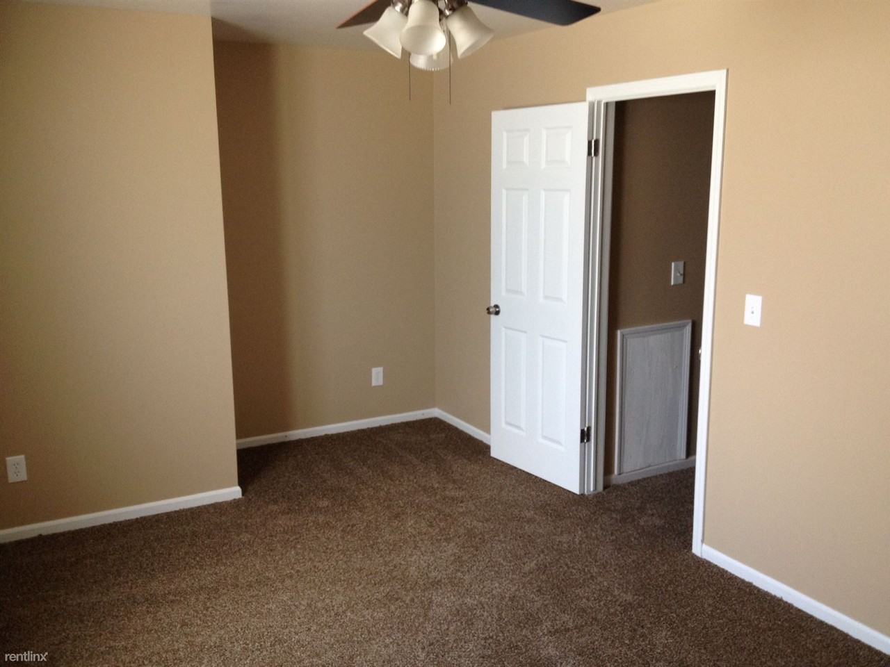 400 Cedar Lake Ln - Photo 2 of 5