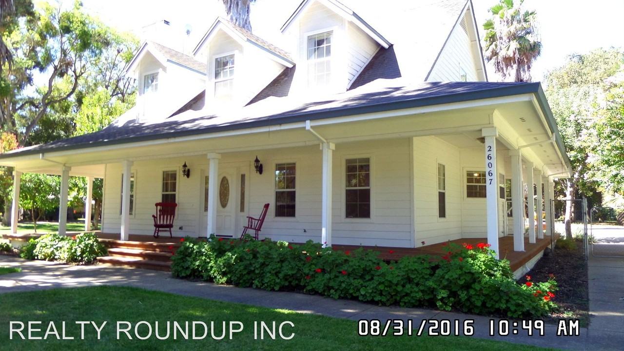 26067 Thornton Rd - Photo 2 of 37