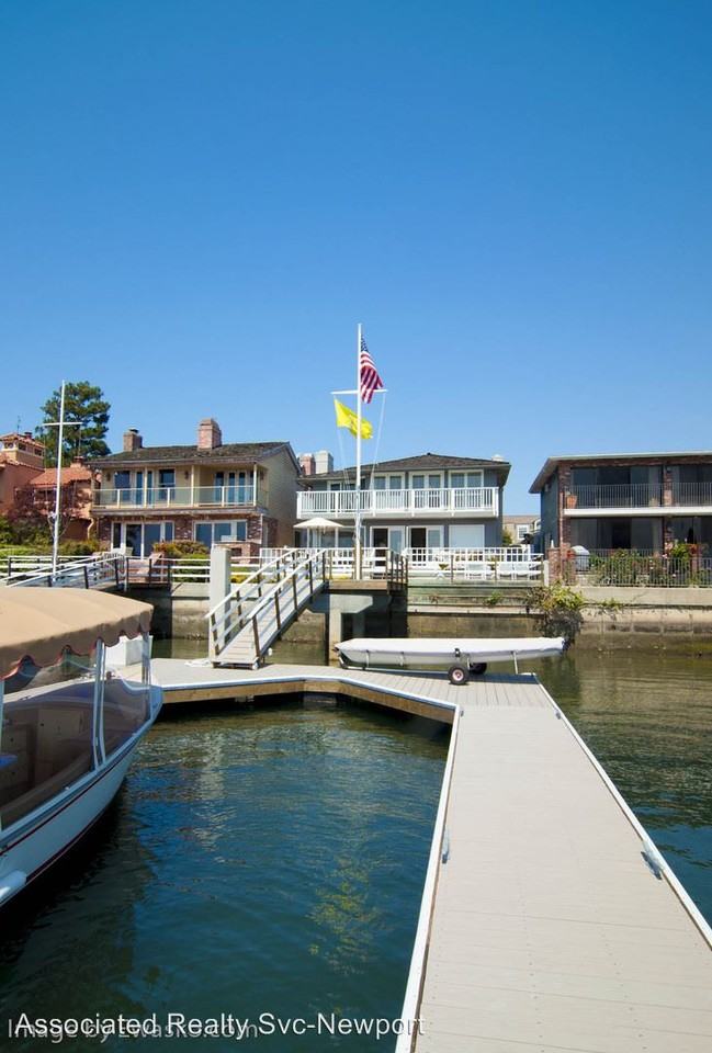 2732 Bayshore Dr - Photo 2 of 15