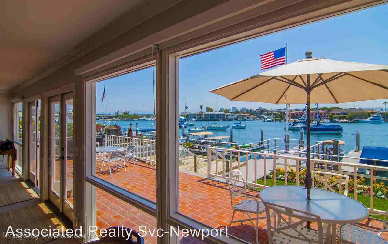 2732 Bayshore Dr - Photo 3 of 15