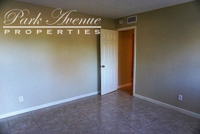 2318 Burpee Dr W - Photo 3 of 18