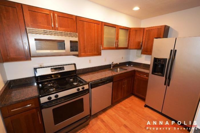 211 Victor Pkwy - Photo 2 of 26