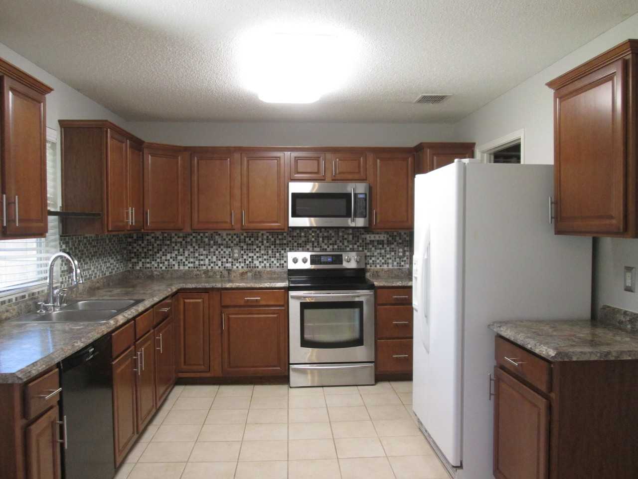 2632 Pecan Dr - Photo 3 of 15