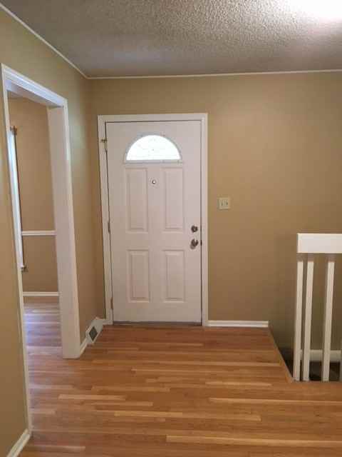 204 NE Noeleen Ln - Photo 2 of 17