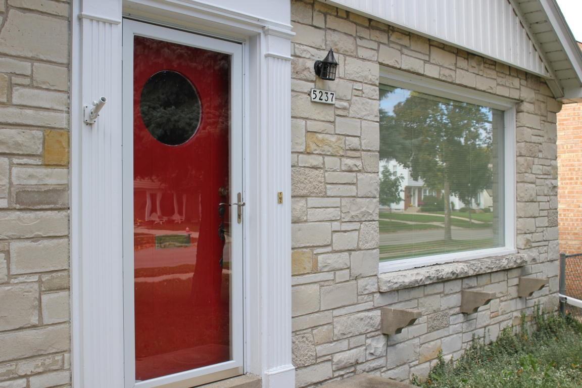 5237 N Bay Ridge Ave - Photo 2 of 14