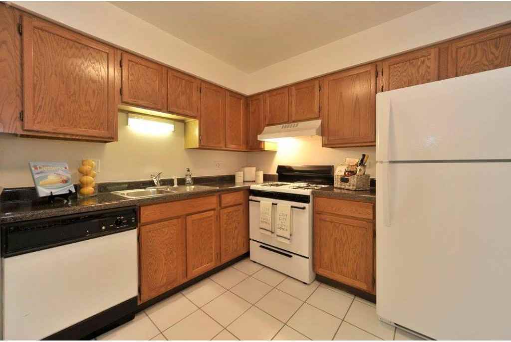 Beech Pointe Apts - Photo 2 of 19