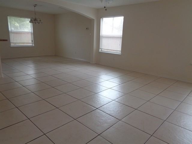 10715 Vatani Dr - Photo 3 of 14