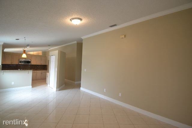 311 SW 203rd Ave - Photo 2 of 7