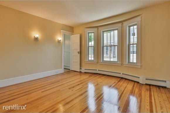 708 Maple St - Photo 2 of 12