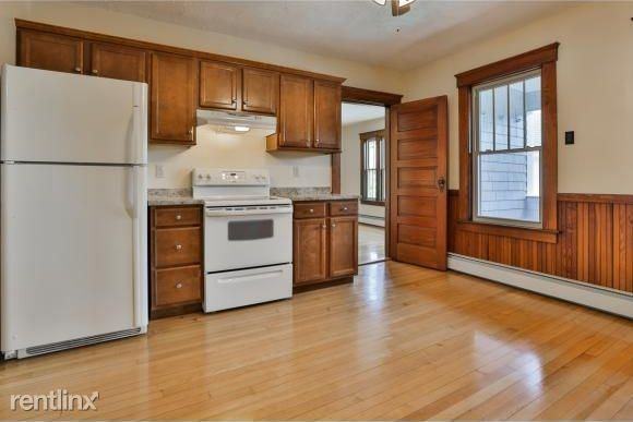 708 Maple St - Photo 3 of 12