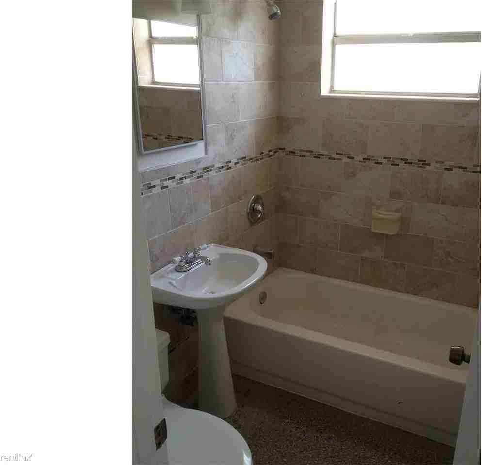 3521 SW 48th Ave #3521 - Photo 3 of 8