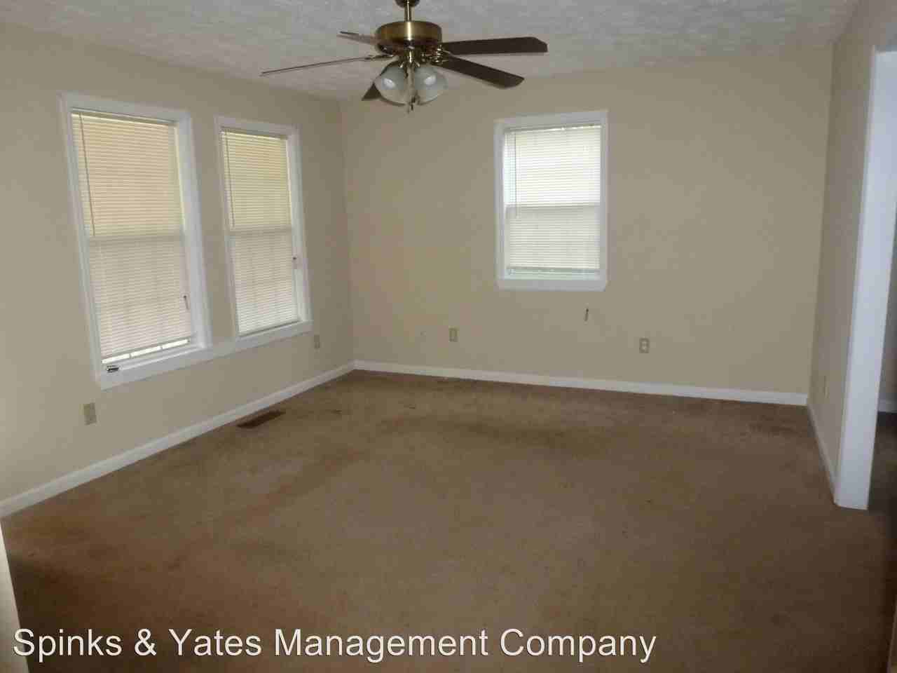 197 Reed Rd - Photo 3 of 8